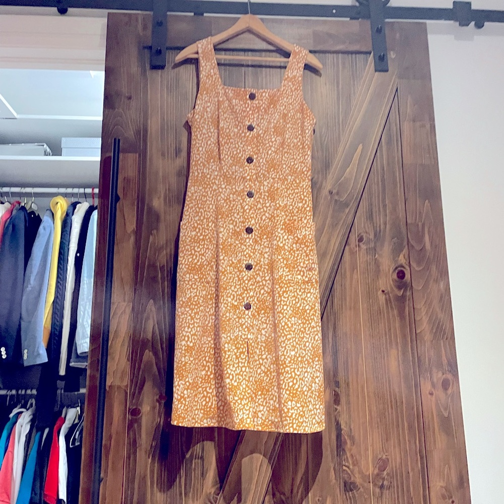 Summer dress to the knee, never worn